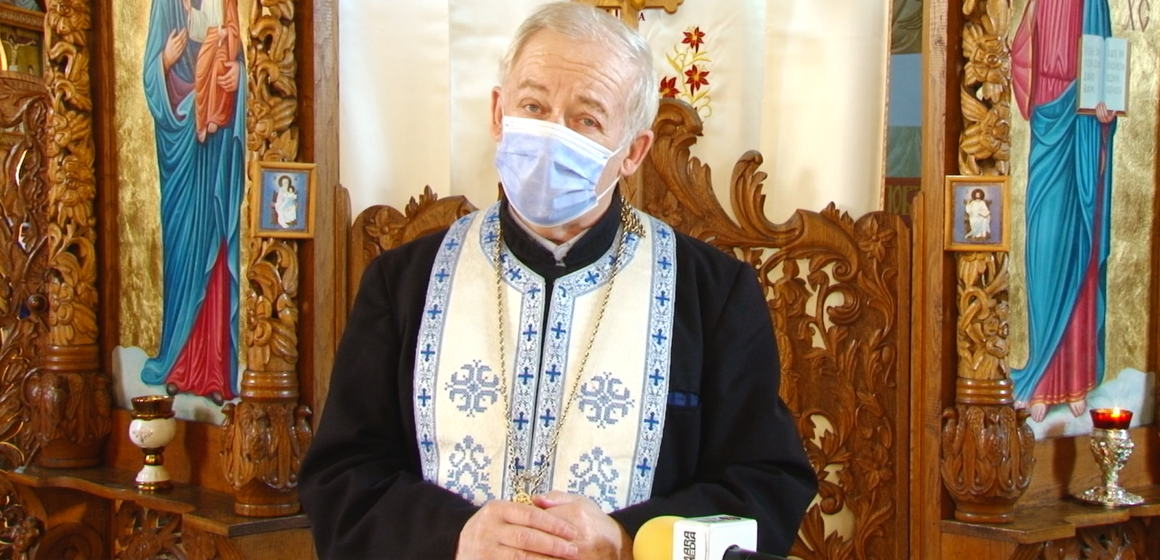 VIDEO | Ucrainenii din Maramureș se pregătesc pentru Crăciun. Preotul Nicolae Lauruc le transmite un cuvânt de învățătură celor care nu vor ajunge la biserică