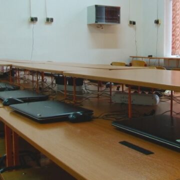 LUCRURI, FAPTE ȘI OAMENI DE VALOARE | REVOLTĂTOR ÎN SECOLUL ”REVOLUȚIEI DIGITALE” LUCRURI, FAPTE ȘI OAMENI DE VALOARE | REVOLTĂTOR ÎN SECOLUL ”REVOLUȚIEI DIGITALE”