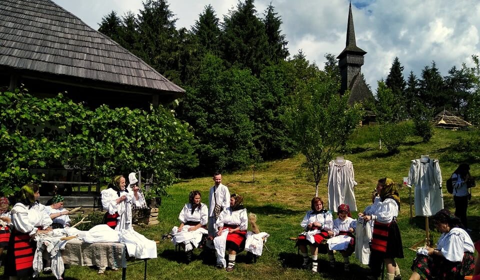 CUVINTE CU MINTE | Rolul femeii în satele tradiționale [ autor: Măriuca Verdeș ]