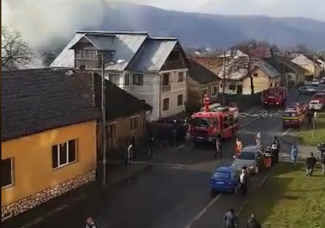 VIDEO | ULTIMĂ ORĂ: Incendiu la o casă din Sighetu Marmației VIDEO | ULTIMĂ ORĂ: Incendiu la o casă din Sighetu Marmației