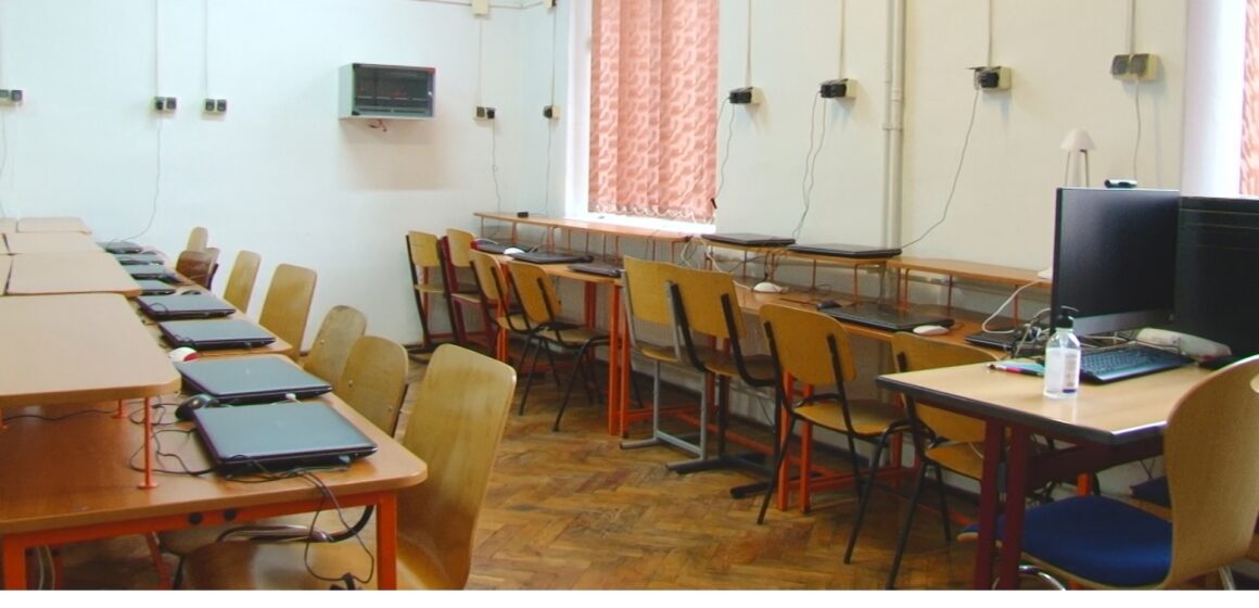 VIDEO | ”REVOLTĂTOR! Sighetul și localitățile din Maramureș pornesc în “secolul revoluției digitale” – cu reducerea la jumătate a claselor de liceu cu specializarea informatică”