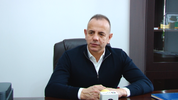 VIDEO | Administrația locală din Bârsana ia măsuri pentru ca elevii și dascălii să se întoarcă în sălile de clasă în condiții de siguranță VIDEO | Administrația locală din Bârsana ia măsuri pentru ca elevii și dascălii să se întoarcă în sălile de clasă în condiții de siguranță