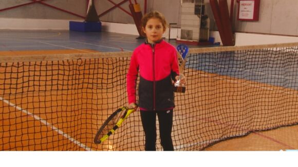 VIDEO | Meci incredibil reușit de tânăra tenismenă, Nicola Codrea, legitimată la Clubul Sportiv Școlar din Sighet, la concursul ”Cupa Simba Imvest” VIDEO | Meci incredibil reușit de tânăra tenismenă, Nicola Codrea, legitimată la Clubul Sportiv Școlar din Sighet, la concursul ”Cupa Simba Imvest”