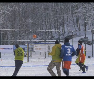 VIDEO | Tudor Marta a organizat la Șuior primul turneu de snowhandbal organizat până acuma în România VIDEO | Tudor Marta a organizat la Șuior primul turneu de snowhandbal organizat până acuma în România