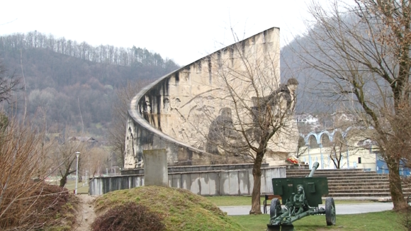 VIDEO | BAIA MARE: Monumentul Ostașului Român, lăsat în paragină