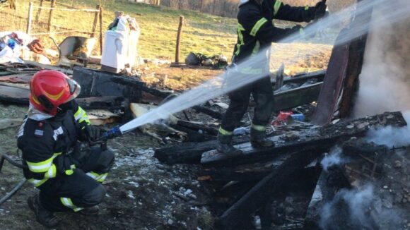 VIDEO | Incendiu în Petrova. O femeie a decedat VIDEO | Incendiu în Petrova. O femeie a decedat