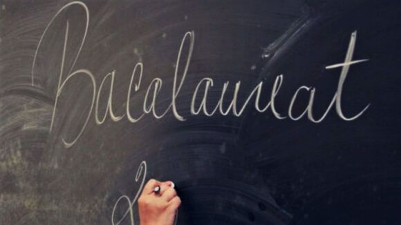 VIDEO | Simularea examenului naţional de bacalaureat pentru elevii claselor a XII-a şi a XIII-a a continuat azi cu proba la alegere a profilului şi specializării