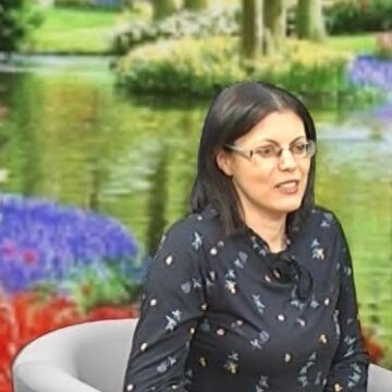 CUVINTE CU MINTE | ”MAMĂ, NU FI NERVOASĂ, FII FRUMOASĂ, FII IUBITOARE DE COPII!”(autor: Narcisa Chișiu)