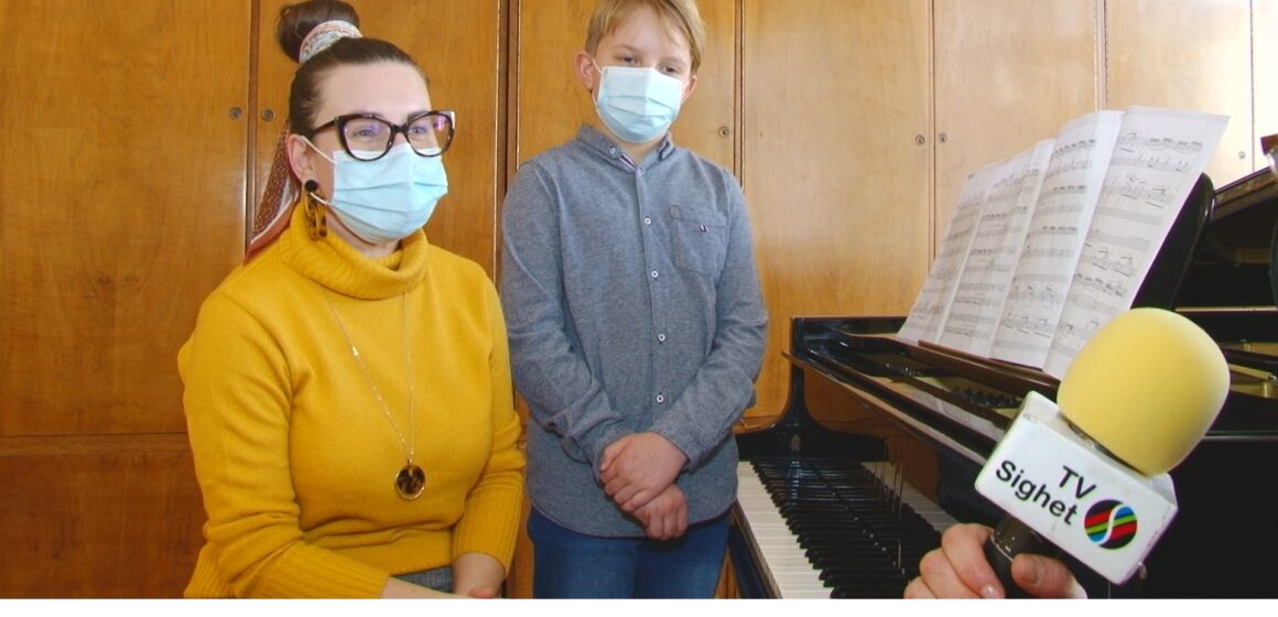 REPORTAJUL ZILEI | BUNI LA MUZICĂ ȘI LA ARTE PLASTICE REPORTAJUL ZILEI | BUNI LA MUZICĂ ȘI LA ARTE PLASTICE