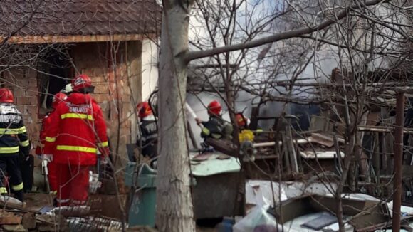 Bărbat găsit mort în urma unui incendiu Bărbat găsit mort în urma unui incendiu