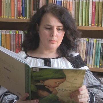 VIDEO | Femeia, portret povestit și personaj de carte