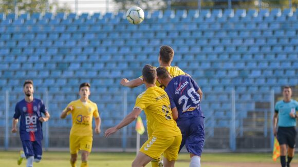Fotbaliștii de la Minaur au învins Luceafărul la Oradea și s-au apropiat la un punct de lider, pe care îl întâlnesc în etapa viitoare