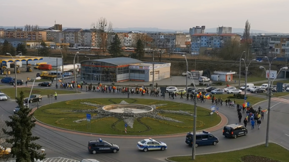 VIDEO | Proteste și în Baia Mare împotriva restricțiilor luate de autorități pentru combaterea pandemiei de coronavirus VIDEO | Proteste și în Baia Mare împotriva restricțiilor luate de autorități pentru combaterea pandemiei de coronavirus