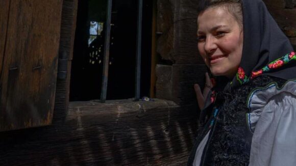 CUVINTE CU MINTE | Opționalul de folclor „Școala rădăcinilor străbune” și Calea Crucii în Ieud [ autor: Măriuca Verdeș ]