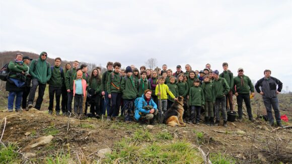 FOTO| Echipa de cercetasi Teleki Sándor a plantat 500 de puieți pe un hectar de teren în Valea Usturoiului FOTO| Echipa de cercetasi Teleki Sándor a plantat 500 de puieți pe un hectar de teren în Valea Usturoiului