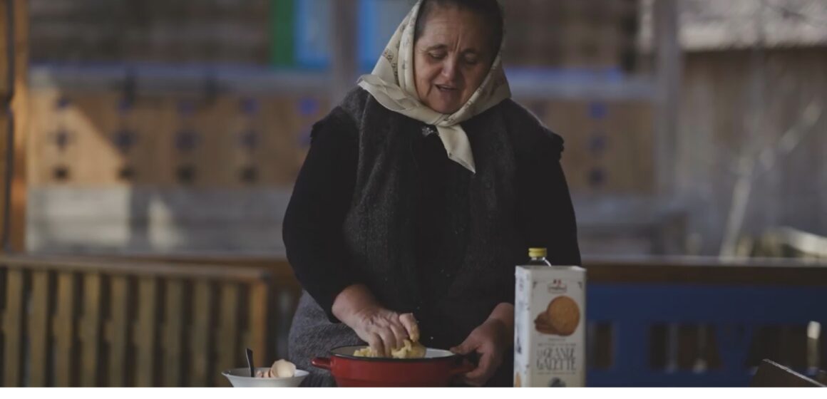 VIDEO | Despre rânduiala de la sat, povestită de Lenuța Opriș VIDEO | Despre rânduiala de la sat, povestită de Lenuța Opriș