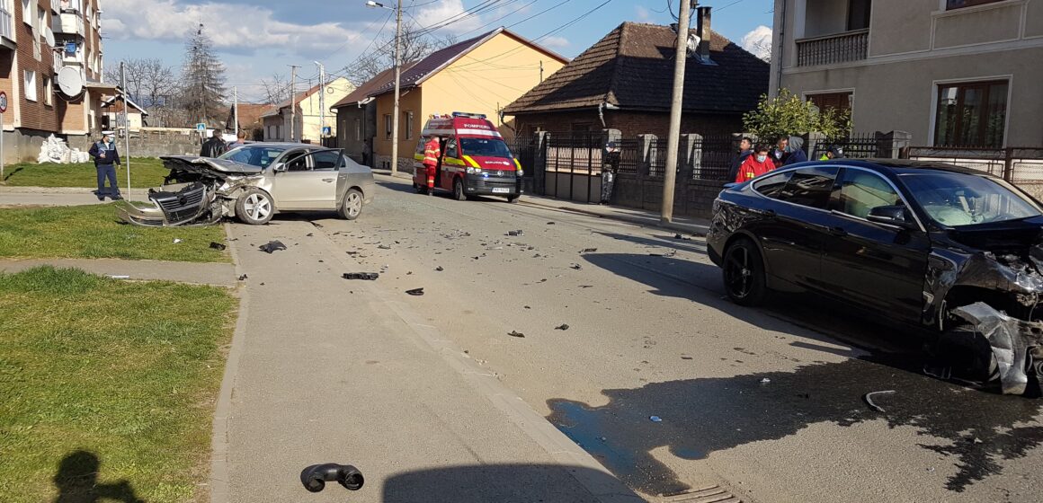 VIDEO | FOTO | Accident rutier cu două victime pe strada Lucian Blaga din Sighet VIDEO | FOTO | Accident rutier cu două victime pe strada Lucian Blaga din Sighet