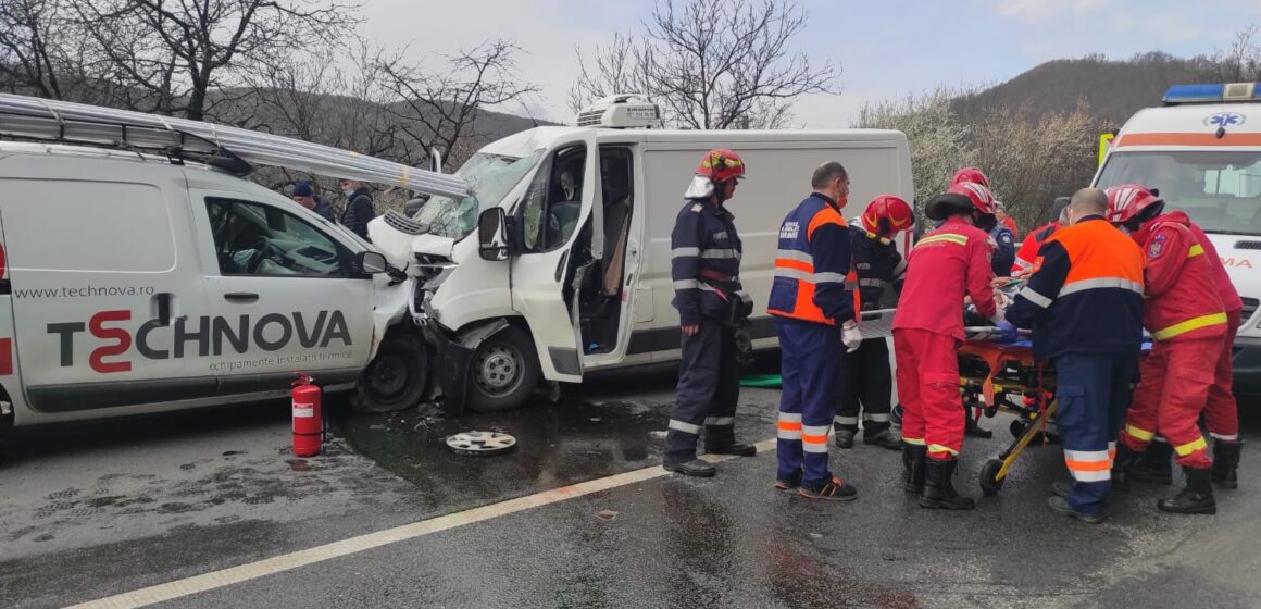 VIDEO | ( FOTO ) Accident grav la intrarea în Sighet. Două persoane au fost rănite
