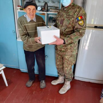 VIDEO | Militarii maramureșeni au oferit pachete cadou veteranilor de război