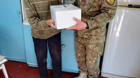 VIDEO | Militarii maramureșeni au oferit pachete cadou veteranilor de război VIDEO | Militarii maramureșeni au oferit pachete cadou veteranilor de război