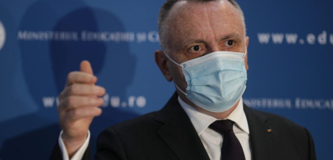 Ministrul Educaţiei: „43% din personalul din învăţământ, vaccinat”