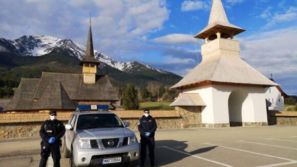 VIDEO | Jandarmii maramureșenii sunt la datorie în acest sfârșit de săpătmână pentru a asigura ordinea publică în zona lăcaşurilor de cult VIDEO | Jandarmii maramureșenii sunt la datorie în acest sfârșit de săpătmână pentru a asigura ordinea publică în zona lăcaşurilor de cult