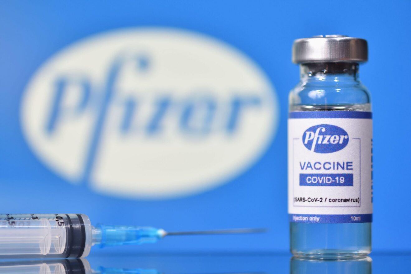 O nouă tranșă de vaccin produs de Pfizer BioNTech sosește mâine în țară