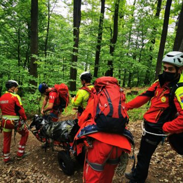 Turist găsit decedat la marginea unei poteci Turist găsit decedat la marginea unei poteci