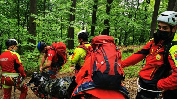 Turist găsit decedat la marginea unei poteci Turist găsit decedat la marginea unei poteci