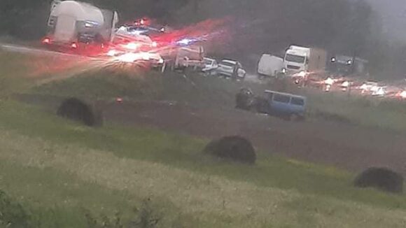 VIDEO | Accident între localitățile Valea Chioarului și Buciumi. Un microbuz a ieșit de pe partea carosabilă și s-a răsturnat pe câmp VIDEO | Accident între localitățile Valea Chioarului și Buciumi. Un microbuz a ieșit de pe partea carosabilă și s-a răsturnat pe câmp