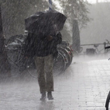 VIDEO | Meteorologii anunță ploi torenţiale, vijelii şi grindină în toată țara