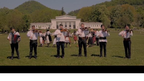 VIDEO | Școala Populară de Artă Baia Mare a lansat un nou proiect audio-video „Cât îi Maramureșu, nu-i fată ca mine, nu, fecioraș ca și mândru…” VIDEO | Școala Populară de Artă Baia Mare a lansat un nou proiect audio-video „Cât îi Maramureșu, nu-i fată ca mine, nu, fecioraș ca și mândru…”