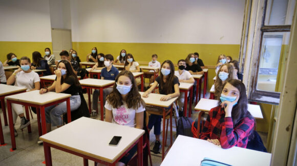 VIDEO | Evaluările Naționale la clasele a VI-a, a IV-a și a II-a au început astăzi cu prezența fizică a elevilor VIDEO | Evaluările Naționale la clasele a VI-a, a IV-a și a II-a au început astăzi cu prezența fizică a elevilor