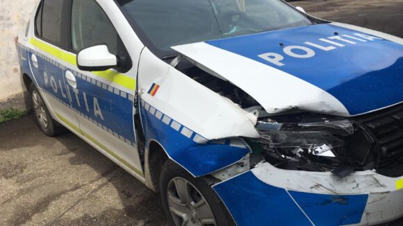 VIDEO | Urmăriri în trafic. Autospeciala poliției a fost avariată VIDEO | Urmăriri în trafic. Autospeciala poliției a fost avariată