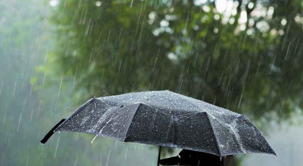 VIDEO | AVERTIZARE METEO: Grindină, descărcări electrice și fenomene extreme