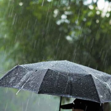 VIDEO | AVERTIZARE METEO: Grindină, descărcări electrice și fenomene extreme