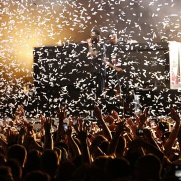 Noi reguli pentru spectacole și concerte în aer liber: Participarea e permisă doar celor vaccinați anti-COVID-19 sau în baza unui test negativ Noi reguli pentru spectacole și concerte în aer liber: Participarea e permisă doar celor vaccinați anti-COVID-19 sau în baza unui test negativ