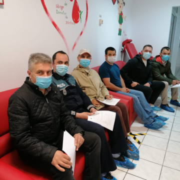 Poliţiştii rutieri maramureşeni, alături de cei care au nevoie de sânge Poliţiştii rutieri maramureşeni, alături de cei care au nevoie de sânge