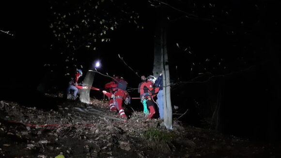 VIDEO | Acțiune de amploare pentru salvarea a 10 turiști ajunși într-o zonă dificilă, lângă barajul Firiza VIDEO | Acțiune de amploare pentru salvarea a 10 turiști ajunși într-o zonă dificilă, lângă barajul Firiza