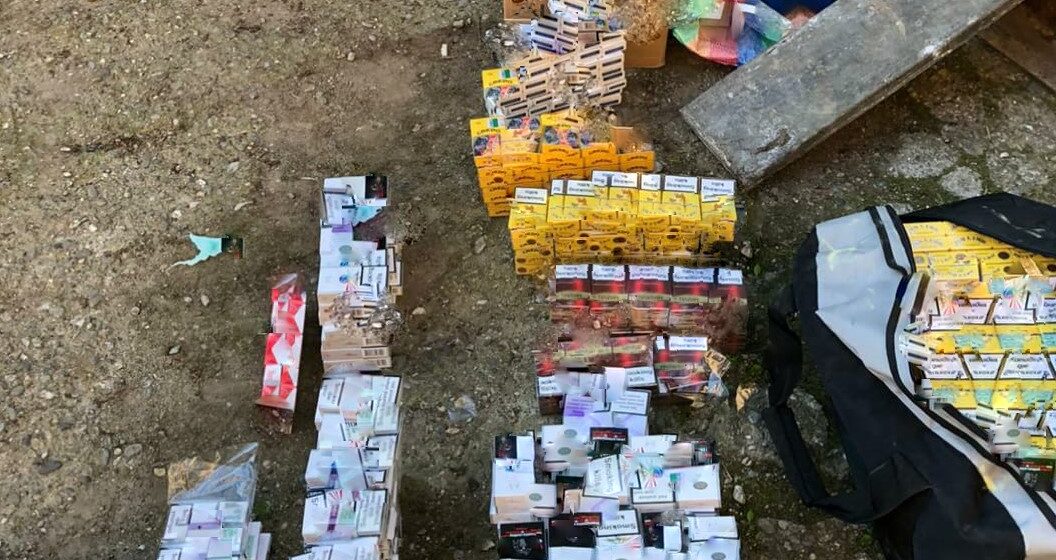 VIDEO | SIGHETU MARMAȚIEI: Percheziţii la persoane bănuite de contrabandă cu țigarete