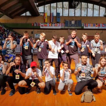 VIDEO | 20 de medalii pentru sportivii sigheteni la Cupa Europeană de Kickboxing din Croația VIDEO | 20 de medalii pentru sportivii sigheteni la Cupa Europeană de Kickboxing din Croația