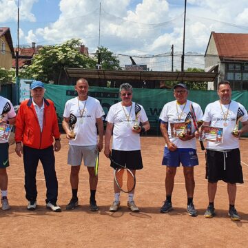 VIDEO | SPORT: În Sighetu Marmației s-a desfășurat competiția de tenis „Cupa Maramureșului „ VIDEO | SPORT: În Sighetu Marmației s-a desfășurat competiția de tenis „Cupa Maramureșului „