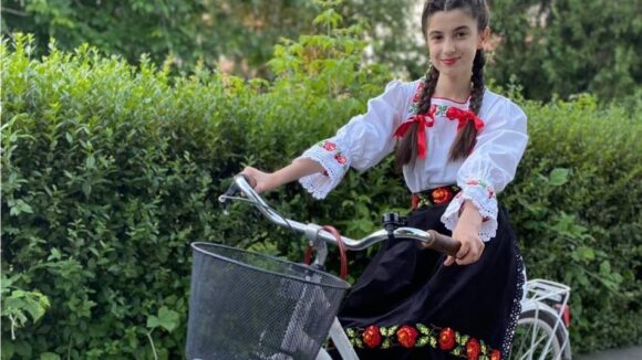 VIDEO | ACTIVITATE INEDITĂ: Cu ia pe bicicletă
