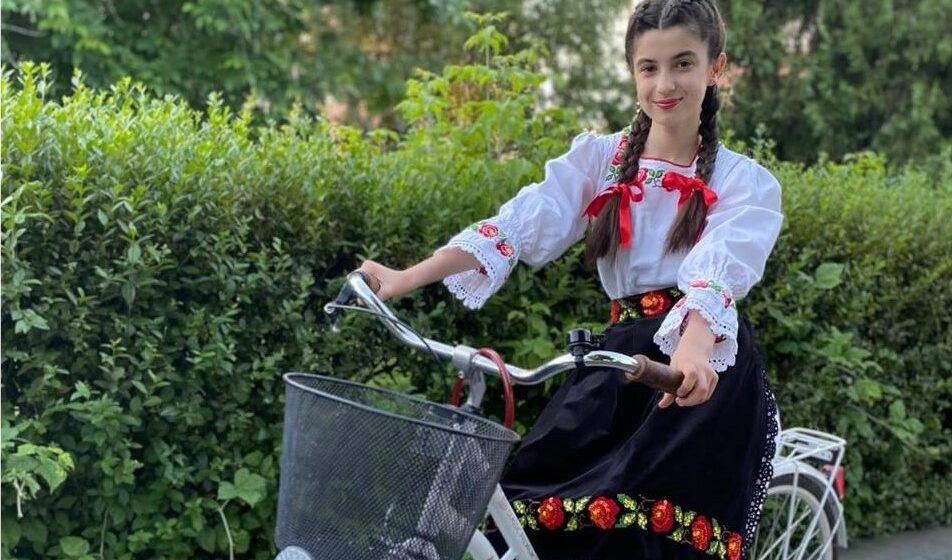 VIDEO | ACTIVITATE INEDITĂ: Cu ia pe bicicletă VIDEO | ACTIVITATE INEDITĂ: Cu ia pe bicicletă