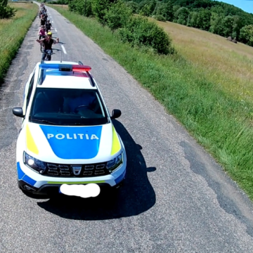 VIDEO | Excursie cu peripeții! Bicicliști escortați tocmai de…POLIȚIE VIDEO | Excursie cu peripeții! Bicicliști escortați tocmai de…POLIȚIE