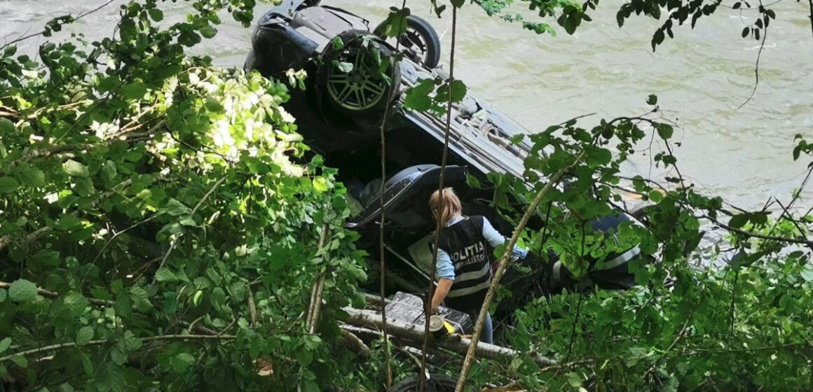 VIDEO | A fugit de polițiștii de frontieră și a provocat un accident rutier VIDEO | A fugit de polițiștii de frontieră și a provocat un accident rutier