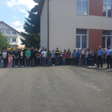 Povețe de la polițiști pentru elevi Povețe de la polițiști pentru elevi