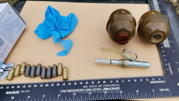 Video | Contrabandist de țigări prins cu două grenade, plus niște cartușe