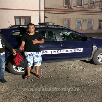 Opriți de polițiștii de frontieră pe când încercau să treacă ilegal granița