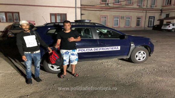 Opriți de polițiștii de frontieră pe când încercau să treacă ilegal granița Opriți de polițiștii de frontieră pe când încercau să treacă ilegal granița